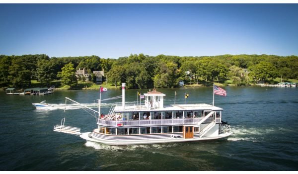 47_2016ladyspeedboat_bb74b9d0-5056-a36a-091d771587264876